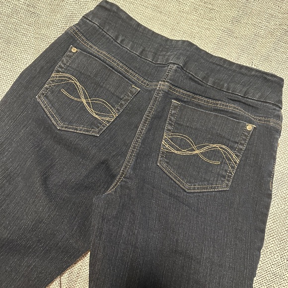 Reitmans jeans - Picture 2 of 3